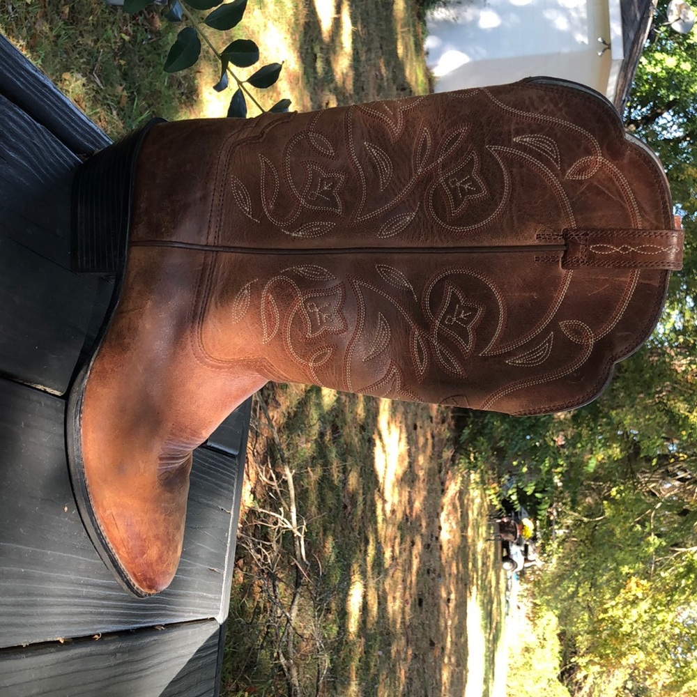 Women’s Ariat Heritage R Western Boot Size 10 color is a Russet Rebel